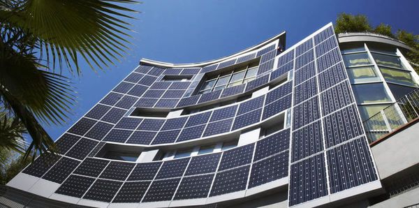8 причин встановити сонячні панелі. Сонячна електрика стає доступним та ефективним джерелом енергії. Розглянь 8 причин, по яких варто встановити сонячні панелі.