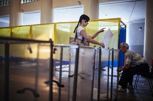 Соцопитування показало, скільки і які партії можуть пройти до Ради після виборів. 68% українських виборців готові голосувати на виборах у Верховну Раду і 23% не налаштовані брати участь в них.