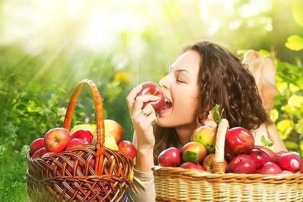 Ось що буде, якщо їсти яблука щодня. Сьогодні ми розповімо вам, що станеться з тілом, якщо щодня їсти яблука.