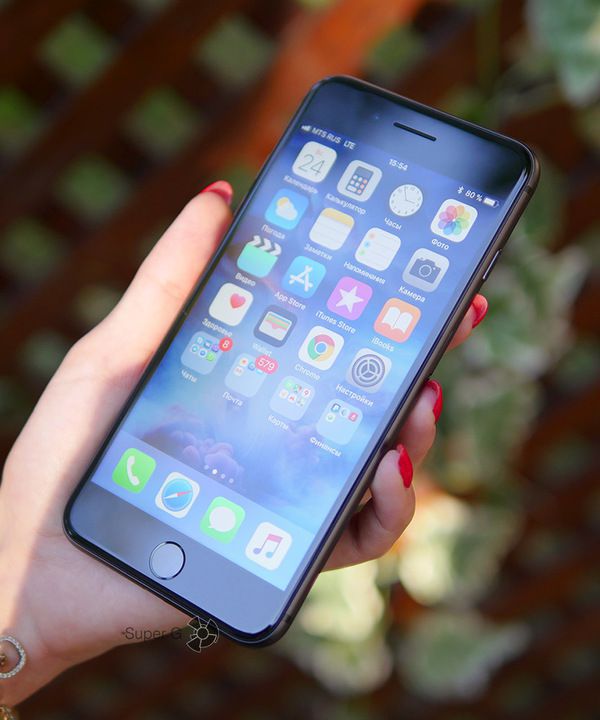 В Apple повідомили про проблеми, iPhone вже не той. Сотні покупців скаржаться, що "вісімка" приходить в непридатність через лічені дні після купівлі.