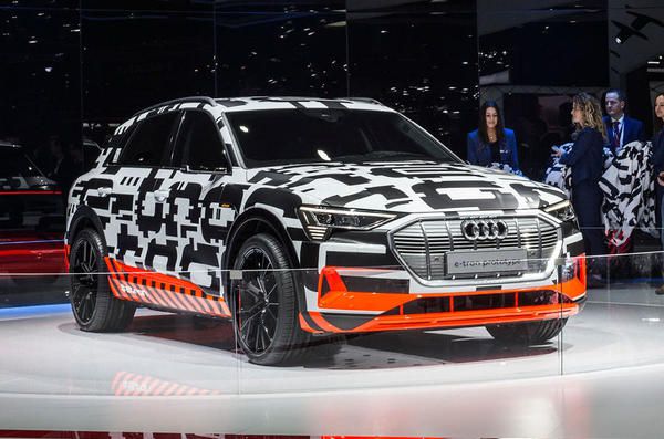«Audi» запускає у виробництво електричний позашляховик. Audi почала серійне виробництво першого в своїй історії позашляховика, який приводиться в рух виключно за рахунок використання електричного двигуна.