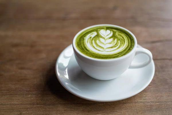 Названо напій, який допоможе худнути в 3 рази швидше. Вчені провели дослідження і встановили, що для боротьби із зайвою вагою необхідно замінити чорну каву на зелену.