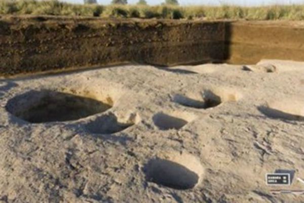 Французькі та єгипетські археологи знайшли поселення, яке старше пірамід. Руїни поселення, яке 7000 років покоїлося під шаром піску, старше самих пірамід та фараонів.