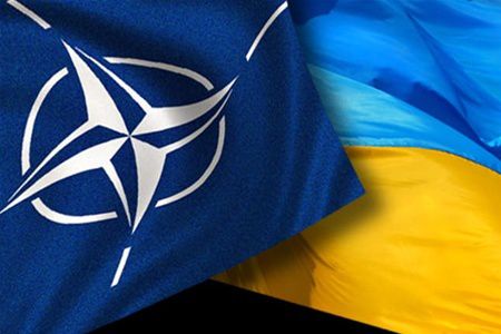 В НАТО висловили підтримку України у зміні Конституції. В альянсі розраховують, що в майбутньому Київ отримає членство в блоці.