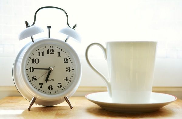 Відповідь на складне питання - у який час краще всього снідати?- розказує дієтолог. Корисна інформація стосовно сніданків.