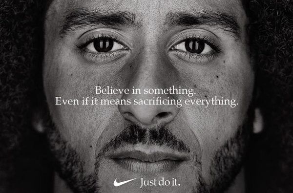 Рекламна кампанія Nike за участю футболіста К. Каперника розколола американців на два табори. Nike розколов США заради зростання продажів.