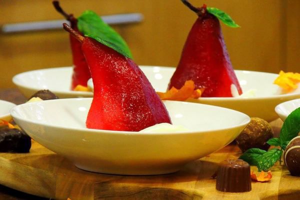 популярний десерт з груш «помпадур», одна з вишуканих страв королівського столу