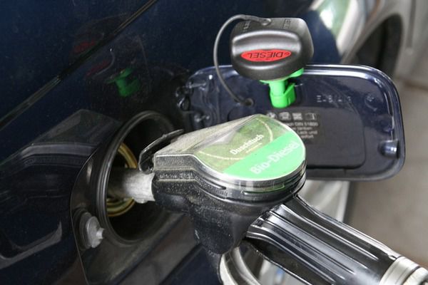 Декілька порад, які допоможуть зекономити бензин. Будь яка несправність авто, навіть незначна, може збільшити використання палива.