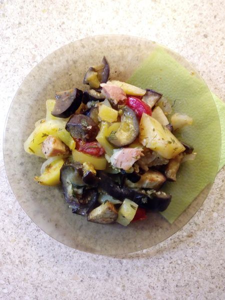 Овочеве рагу з баклажанами, запечене з салом в духовці. Покроковий рецепт корисного овочевого рагу, який запікаємо в духовці.