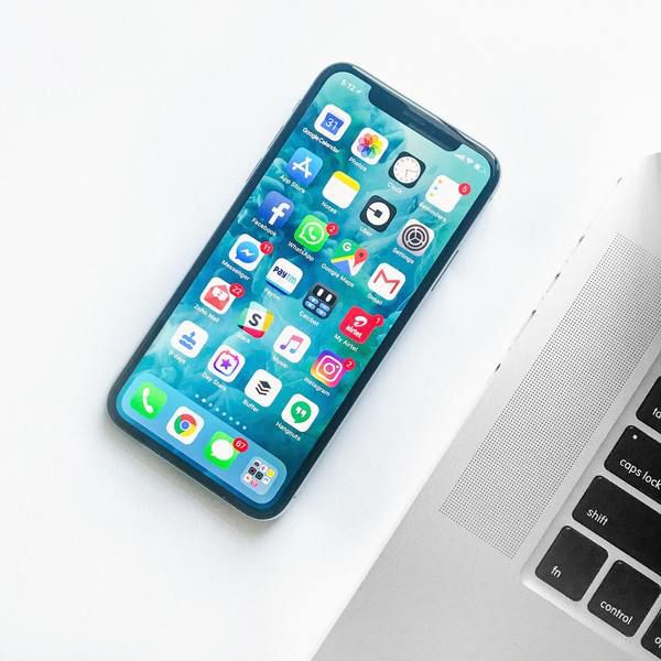 Продукти Apple поступово втрачають популярність серед українців. Продавці розповіли, яка модель iPhone була найпопулярнішою і чи зможе нове покоління повторити успіх своїх попередників.