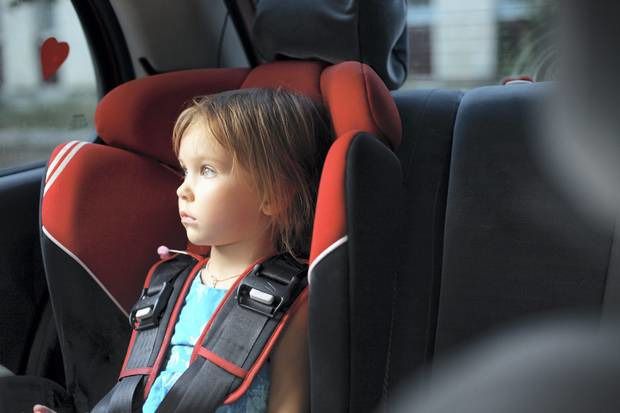 Головні правила перевезення дитини в авто. На відміну від ЄС, в Україні відсутні штрафи за неправильне перевезення дітей.