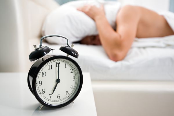 Ефективні методи розбудити чоловіка вранці. Якщо ваш чоловік по 10 разів вимикає будильник зранку, то ця стаття саме для вас.
