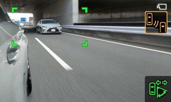 В автомобілях Lexus з'являться віртуальні дзеркала. Опція названа по-простому Digital Outer Mirrors. Тонкий корпус камер замість звичайних «лопухів» покращить, знизить аеродинамічні шуми і опір повітрю.