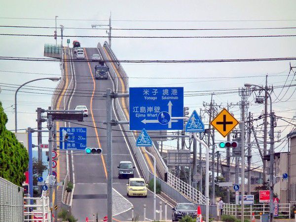 Найдовший у Японії міст, від якого голова йде обертом. Міст Ешіма Охасі в Японії місцеві справедливо окрестили “Дорогою до неба”.