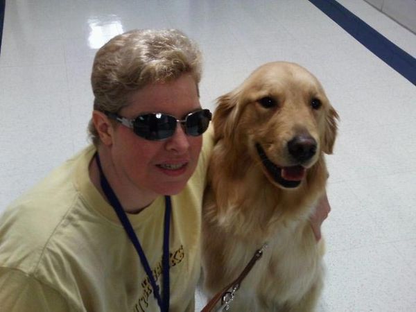 Собака і людина: історія вірності і відданості. Сліпа жінка вперше бачить свою собаку за 8 років, її реакція змусить вас плакати.