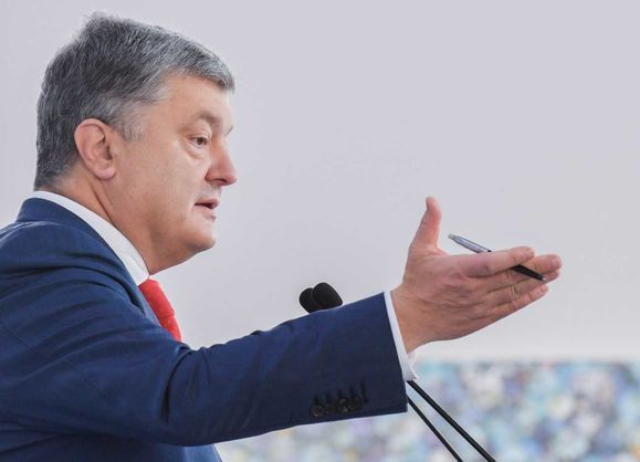 Глава держави запевнив, що дефолту в Україні не буде. За словами Петра Порошенка, наша країна зараз є історією успіху серед країн, що розвиваються.
