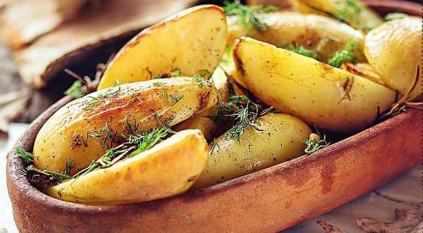 цікавий рецепт картоплі в духовці зі сметанним соусом