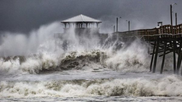 Потужний ураган «Флоренс» дістався до узбережжя США. Через ураган більше 100 тисяч будинків залишилися без електроенергії.