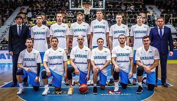 Збірна України з баскетболу розпочала другий етап відбору ЧС-2019 з перемоги над Іспанією. Україна піднялася на друге місце в групі.