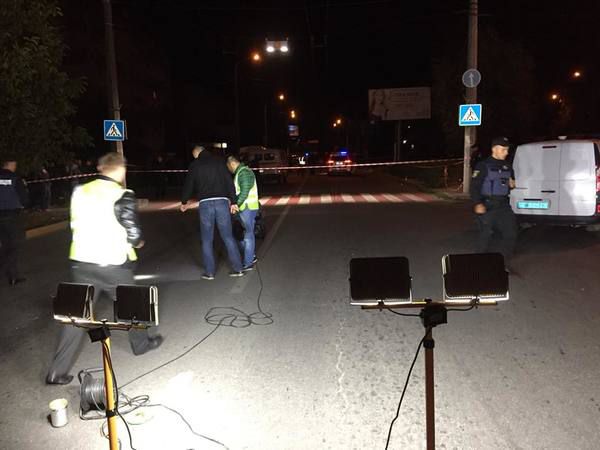 У Чернівецькій області прокуратура почала розслідувати загибель пішохода, якого насмерть збив автомобіль поліції. Смертельне ДТП з поліцейськими в Чернівцях.