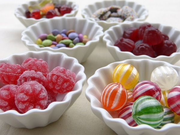 Як організм сигналізує, що ви їсте забагато цукру, і чим це загрожує. Покупні йогурти, сирки, печиво, тістечка, кексики, цукерки, соки. Що спільного між цим всим?
