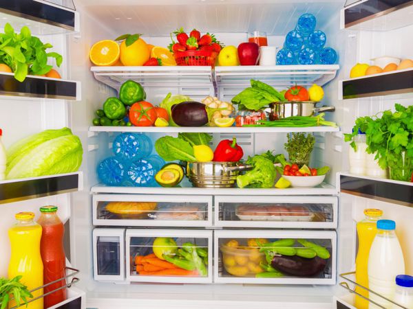 Продукти, які псуються в холодильнику. Ми звикли думати, що холодильник продовжує свіжість, однак деякі продукти швидше псуються від низьких температур.