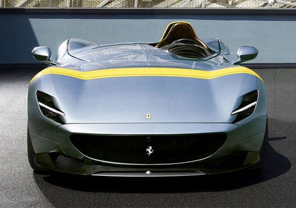 Випущено нові спорткари Ferrari, кожна модель яких коштує більше мільйона фунтів. 18 вересня Ferrari оголосила про створення нового автомобільного ряду Icona і одразу дали зрозуміти, про що йде мова. Компанія вже випустила дебютні «ікони» – два дуже дорогих і лімітованих спідстер Monza SP1 і SP2.
