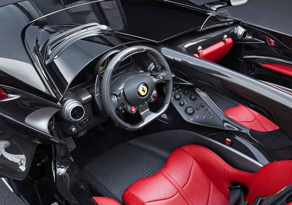 Випущено нові спорткари Ferrari, кожна модель яких коштує більше мільйона фунтів. 18 вересня Ferrari оголосила про створення нового автомобільного ряду Icona і одразу дали зрозуміти, про що йде мова. Компанія вже випустила дебютні «ікони» – два дуже дорогих і лімітованих спідстер Monza SP1 і SP2.