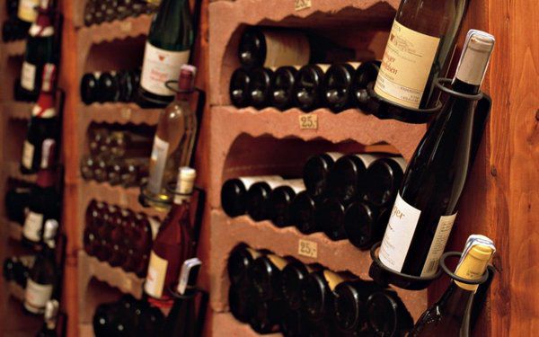 Уряд планує підвищити акцизи на алкоголь. Законопроектом пропонується підвищити на 9% ставки акцизів на пиво, вина кріплені, спирт етиловий та продукти, що містять спирт.
