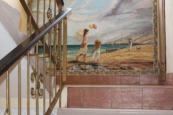 Художник перетворив під'їзд свого будинку у витвір мистецтва. Цей під'їзд багатоповерхового будинку — став найбільш незвичайною пам'яткою міста Ростова-на-Дону.