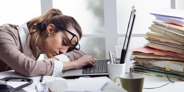 Численні дослідження стверджують, що дефіцит сну може призвести до виникнення небезпечних хвороб. Лікарі розповіли про найпоширеніші ризики для здоров'я.