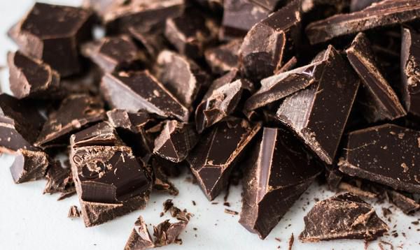 Медики вважають, що шоколад покращує стан серця. Американські вчені з медичної школи Ікан в Нью-Йорку довели, що, вживаючи шоколад, люди зміцнюють своє серце.