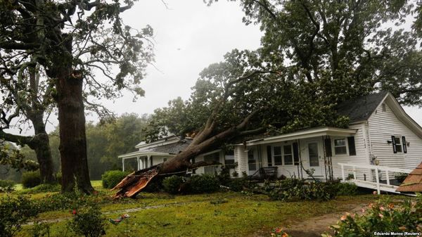 Ураган "Флоренс" у США забрав життя вже 43 людини. У Північній Кароліні жертвами стали 32 людини, ще 11 - у штаті Південна Кароліна.