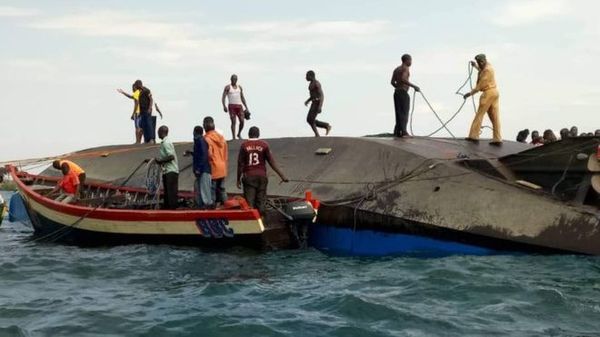 ﻿Кількість загиблих унаслідок аварії порома в Танзанії зросла до 183. Пором MV Nyerere з більш ніж 300 пасажирами затонув на озері Вікторія.