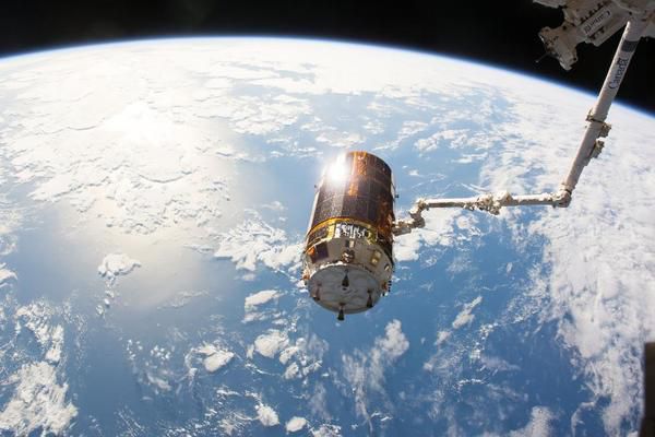 Японія запустила на МКС ракету з космічною вантажівкою KOUNOTORI7. Найближчим часом на станцію буде доставлено більше п'яти тонн вантажу.
