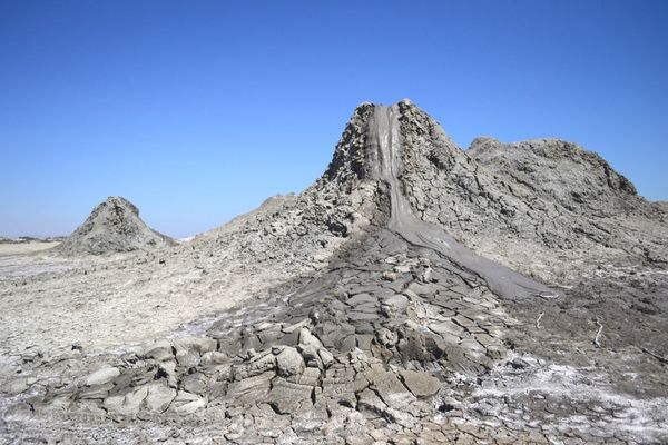 У Баку відбулося виверження другого в світі за розмірами грязьового вулкана Отман-Боздаг. Виверження вулкана відбулося в Гарадагскому районі Баку.