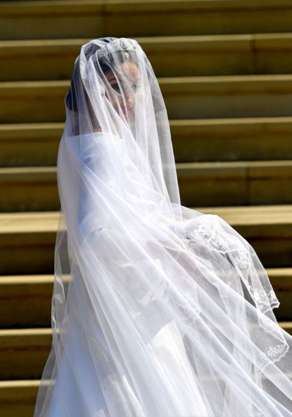Меган Маркл розповіла, що подарувала коханому на день весілля. З фільму Queen Of The World вдалося дізнатися цікаві подробиці.
