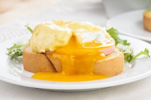 Найбільш часті помилки в процесі приготування яєць. Страви з яєць легкі в приготуванні, і саме вони часто рятують від голоду в ранковому сонному поспіху.