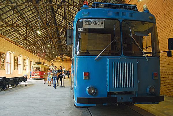 Сьогодні одеському трамваю виповнилося 108 років. До 108-річчя Одеського трамвая жителям міста показали історичні машини і найновіші розробки.