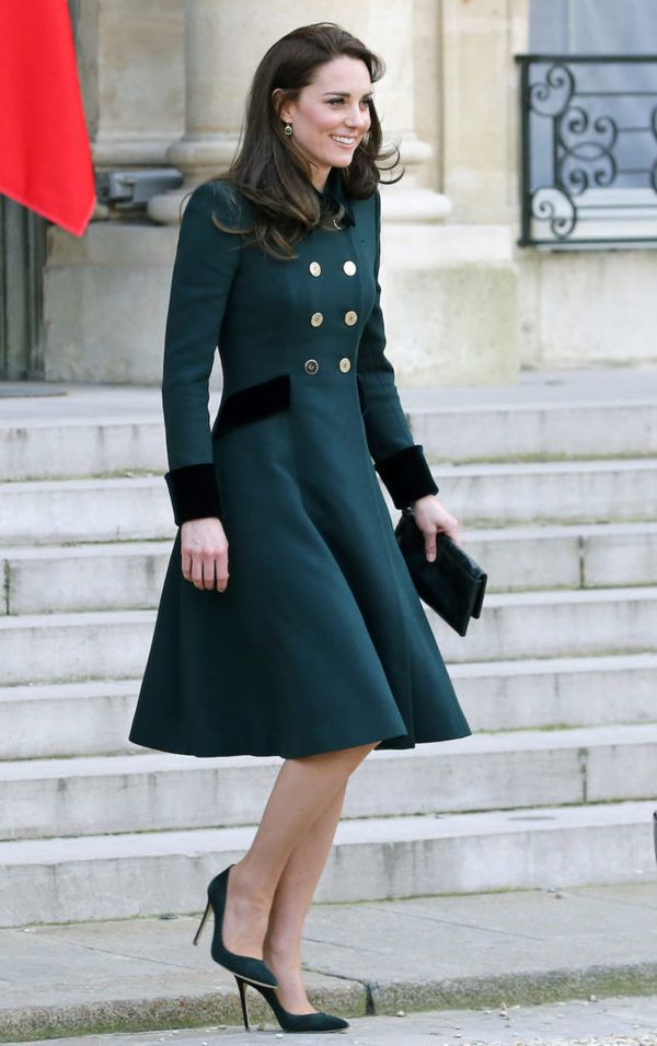 Королівська осінь: які пальто обирає Кейт Міддлтон. Всім любителям жіночного консервативного стилю представляємо осінні образи від герцогині Кембриджської.