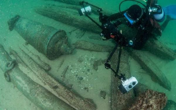 Поблизу Португалії виявили затонуле 400 років тому судно. Археологи припускають, що судно поверталося з Індії і затонуло між 1575 і 1625 роками.