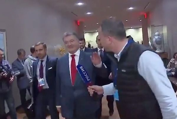 З'явилося відео, як Порошенко відшиває російських журналістів. Ви фейк-ньюс.