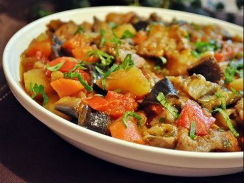Овочеве рагу з м'ясом по-турецькі. Традиційна страва турецької кухні.