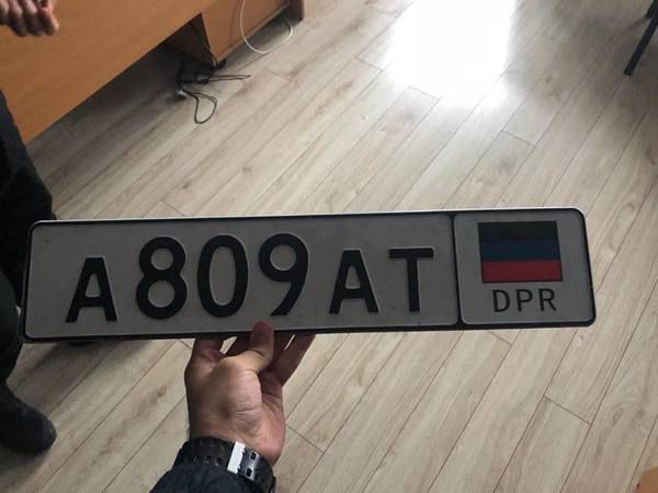 Контррозвідники СБУ встановили місцезнаходження автомобіля і затримали водія машини, який їздив по Києву з номерами ДНР. Водій, який їздив по Києву з номерами "ДНР", виявився екс-співробітником МВС.