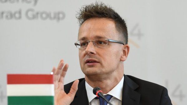 Ім'я прем'єр-міністра Угорщини Петера Сійярто виявилося в базі сайту "Миротворець". Автори наводять низку публікацій глави уряду, у яких він висловлюється в антиукраїнському дусі.