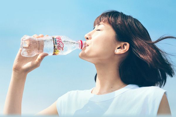 У Японії створили низькокалорійну і очищену Кока-Колу. Приголомшлива новина для любителів Кока-Коли.