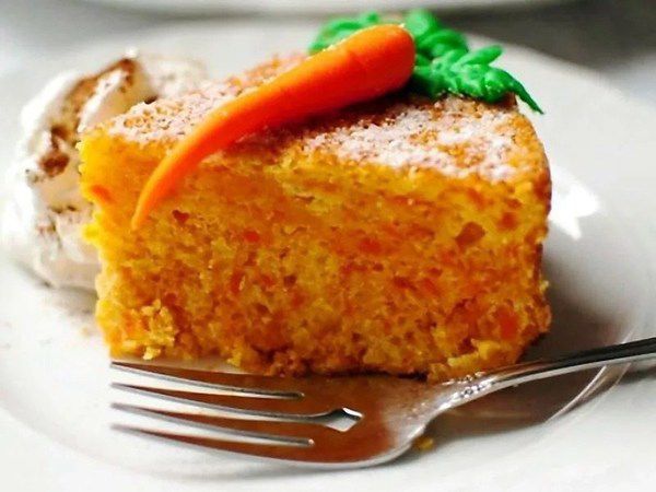 Три простих рецепти ніжного моркв'яного кексу. Якщо в холодильнику залишилася почата пляшка кефіру і кілька бюджетних інгредієнтів - з них вийде найпростіший морквяний кекс.