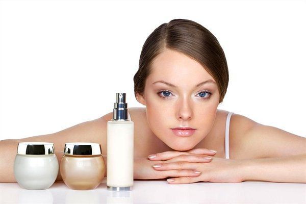 Особливості макіяжу для жирної шкіри обличчя. Сподіваємося, наші рекомендації допоможуть вам впоратися з проблемною жирною шкірою.
