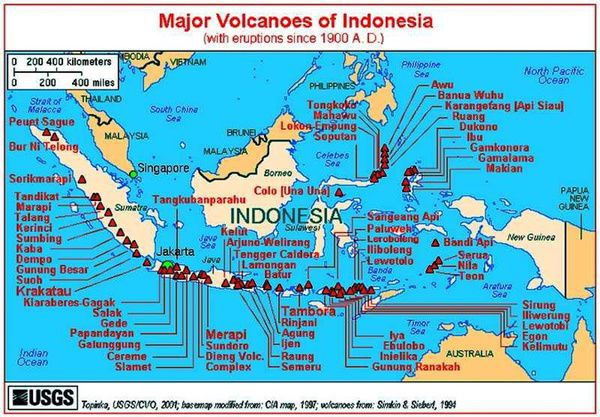 Після землетрусу і цунамі в Індонезії прокинувся вулкан. Вранці, 3 жовтня, в Індонезії вибухнув вулкан на горі Сопутан.