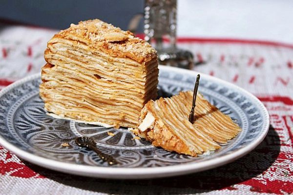 Рецепт вишуканого торта «Крепвіль» від французів. Цей рецепт торта перевірений часом і точно сподобається будь-якому гурманові.